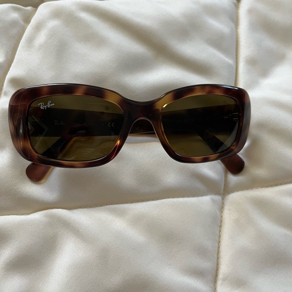 Ray-Ban Women’s 4122 Sunglasses - Picture 6 of 7